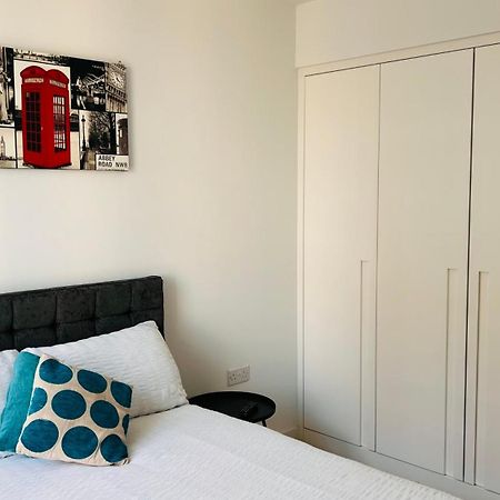 Lush Living - Double Room With Private Bathroom Londra Exterior foto